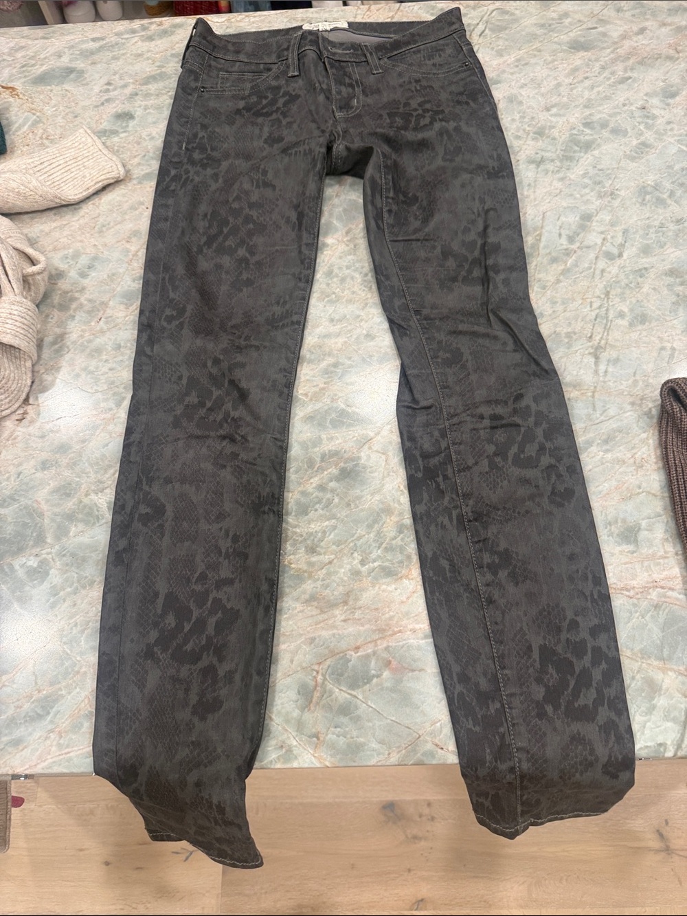 Women's Gray Patterned Straight-Leg Jeans
